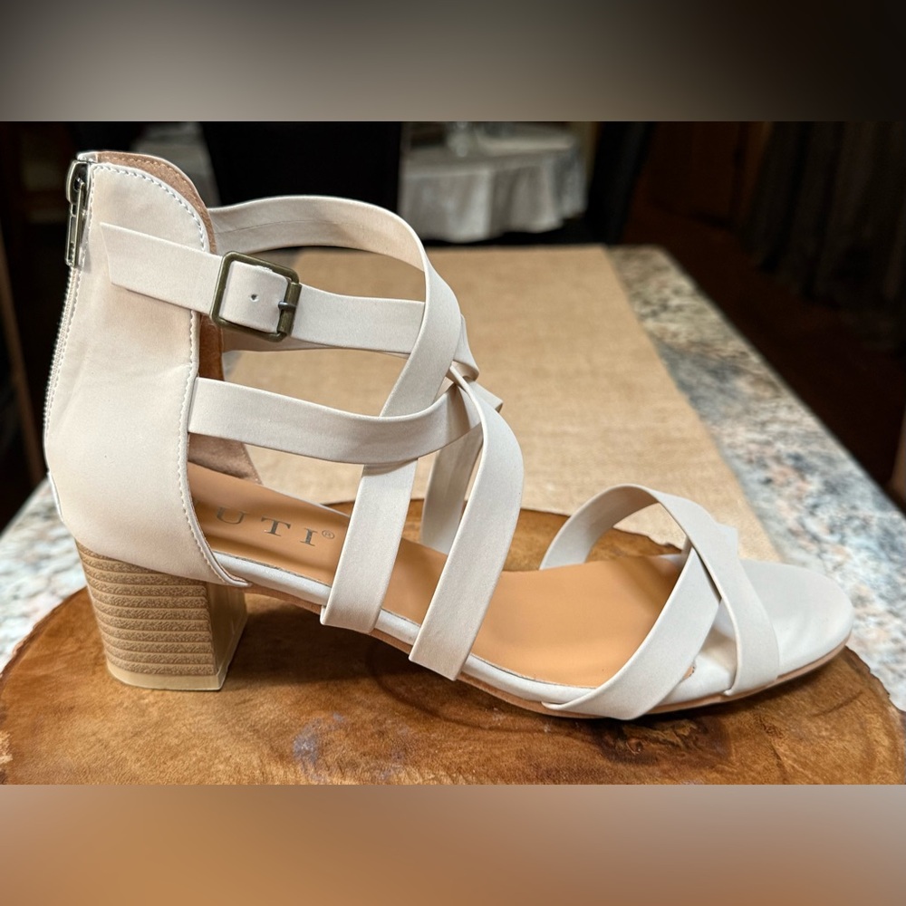 Juti Women's Beige Strappy Sandals. NWOT Size 41= 9.5 US